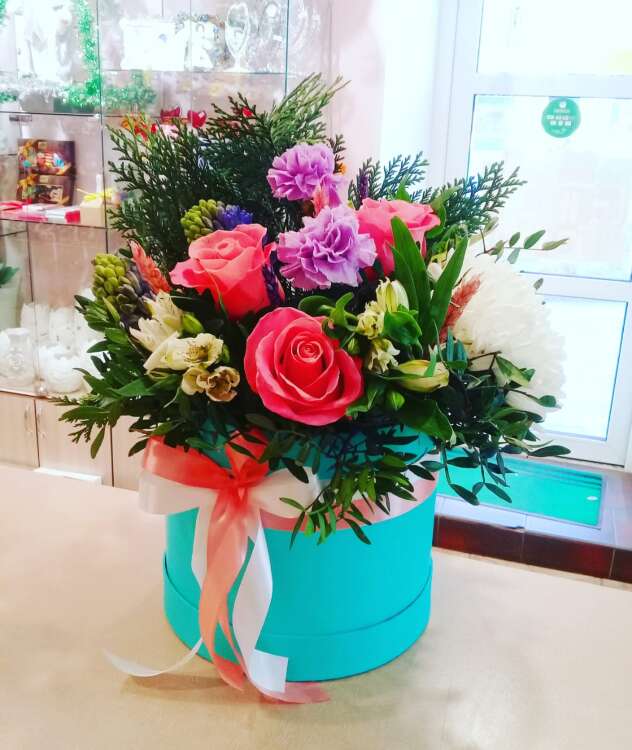 Купить Шляпная коробка "Мечтай" в интернет-магазине Праздник цветов и подарков с доставкой по Хабаровску недорого.
