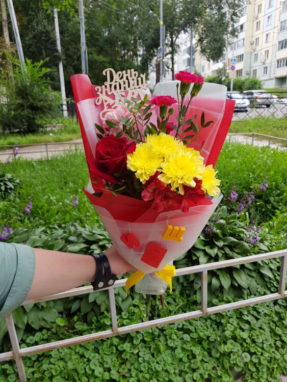 Купить Букет "Школьный". в интернет-магазине Праздник цветов и подарков с доставкой по Хабаровску недорого.