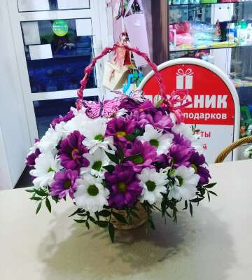 Купить букет "лукошко" в интернет магазине Праздник цветов и подарков по доступной цене. Заказать букет "лукошко" недорого с доставкой по Хабаровску.