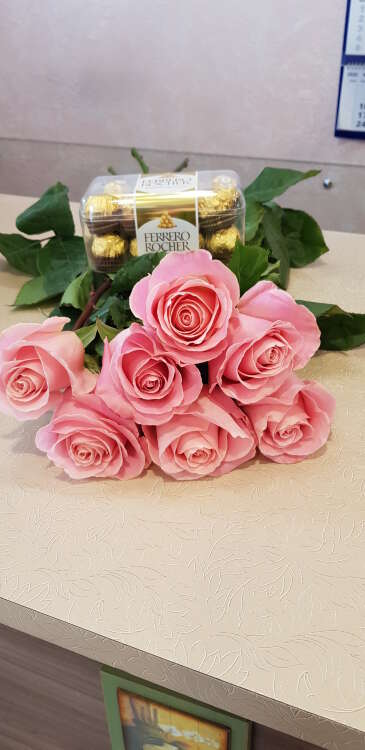 Купить Набор "Цветы и конфеты" 9. в интернет-магазине Праздник цветов и подарков с доставкой по Хабаровску недорого.