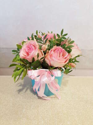 Купить Коробка "7 роз" 2. в интернет магазине Праздник цветов и подарков по доступной цене. Заказать Коробка "7 роз" 2. недорого с доставкой по Хабаровску.