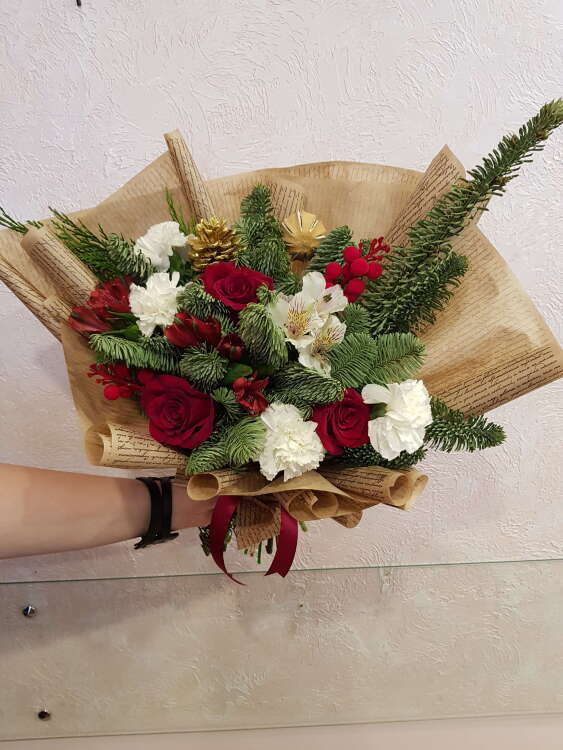 Купить Букет с ветками нобилиса. в интернет-магазине Праздник цветов и подарков с доставкой по Хабаровску недорого.