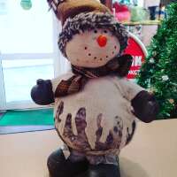 фигурка снеговик в шапочке