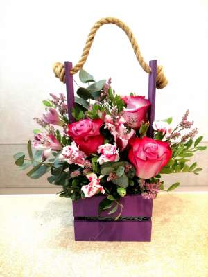 Купить онлайн Композиция "Для тебя". в интернет-магазине Праздник цветов и подарков с доставкой по Хабаровску недорого.