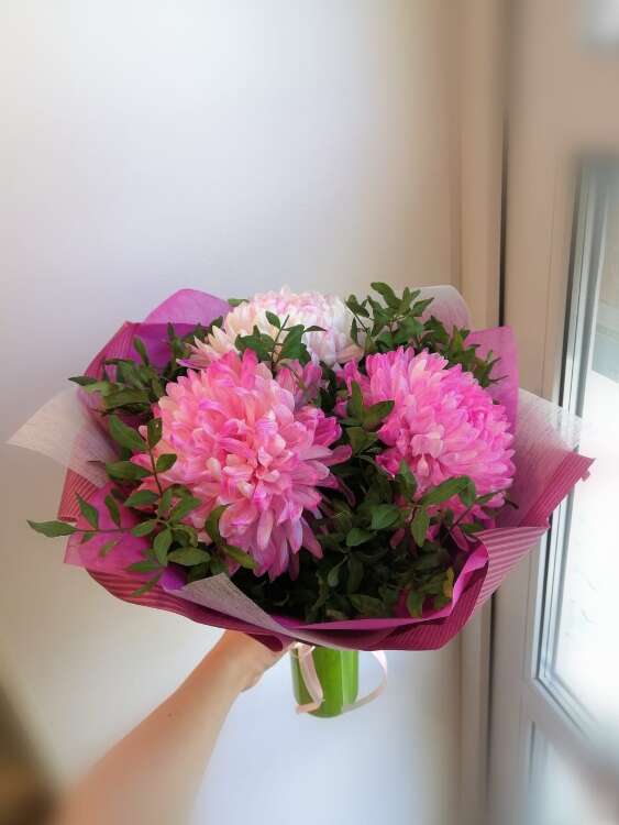 Купить Букет из хризантем 2 в интернет-магазине Праздник цветов и подарков с доставкой по Хабаровску недорого.
