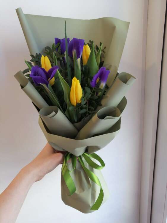 Купить Букет "Радостный день" в интернет-магазине Праздник цветов и подарков с доставкой по Хабаровску недорого.
