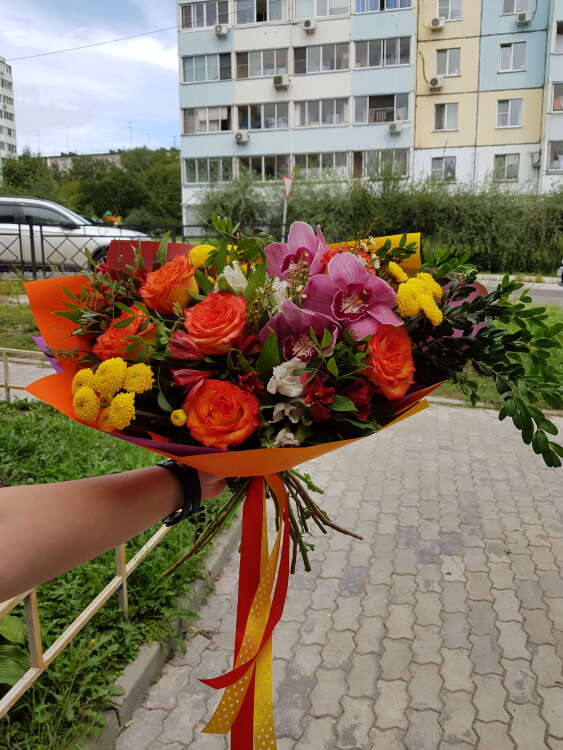 Купить Букет "Фантазия". в интернет-магазине Праздник цветов и подарков с доставкой по Хабаровску недорого.