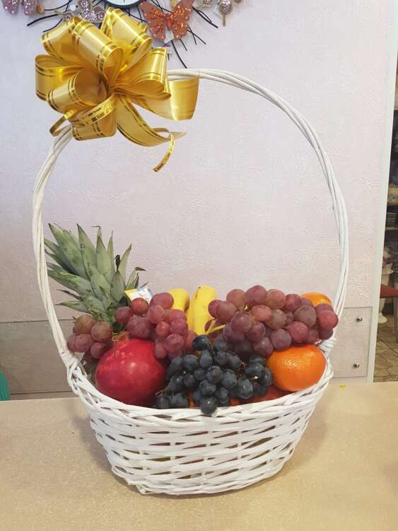 Купить Корзина с фруктами. в интернет-магазине Праздник цветов и подарков с доставкой по Хабаровску недорого.