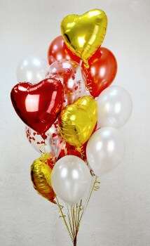 Купить букет из шаров "с любовью" в интернет магазине Праздник цветов и подарков по доступной цене. Заказать букет из шаров "с любовью" недорого с доставкой по Хабаровску.