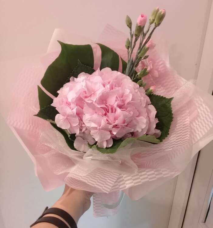 Купить Букет гидрангея в оформлении 1. в интернет-магазине Праздник цветов и подарков с доставкой по Хабаровску недорого.