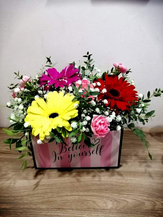Купить Композиция "Радость". в интернет-магазине Праздник цветов и подарков с доставкой по Хабаровску недорого.