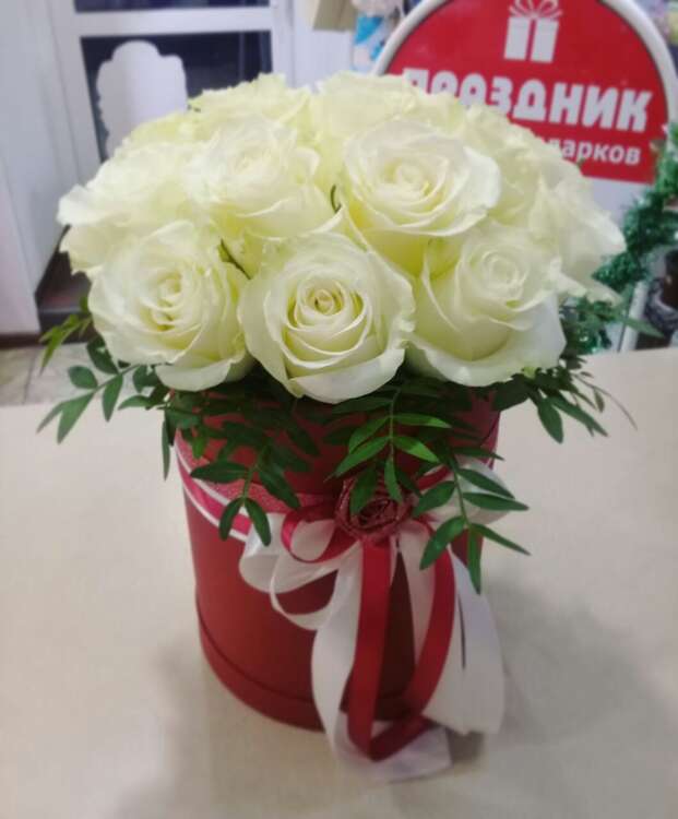 Купить шляпная коробка "белые ночи" в интернет-магазине Праздник цветов и подарков с доставкой по Хабаровску недорого.