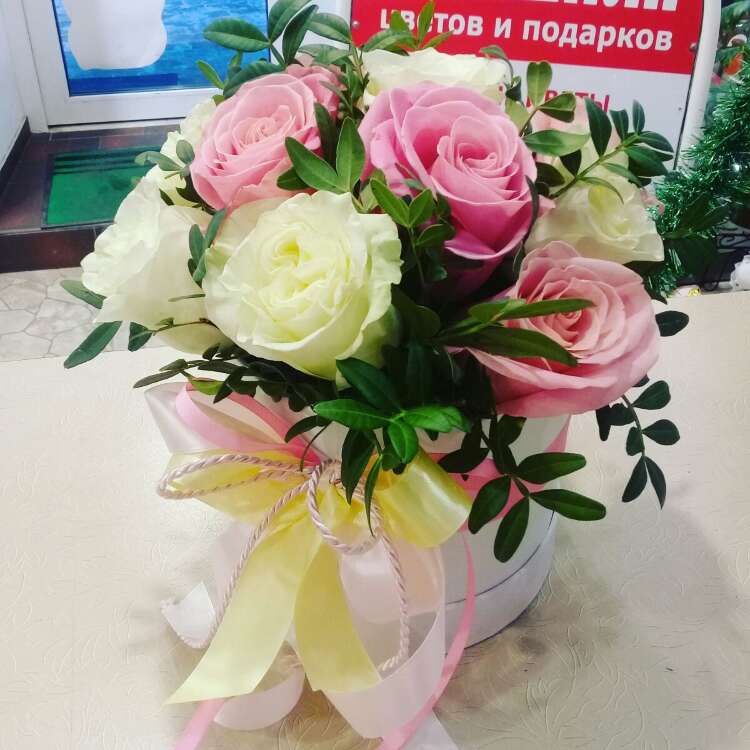 Купить шляпная коробка "светлые мечты" в интернет-магазине Праздник цветов и подарков с доставкой по Хабаровску недорого.