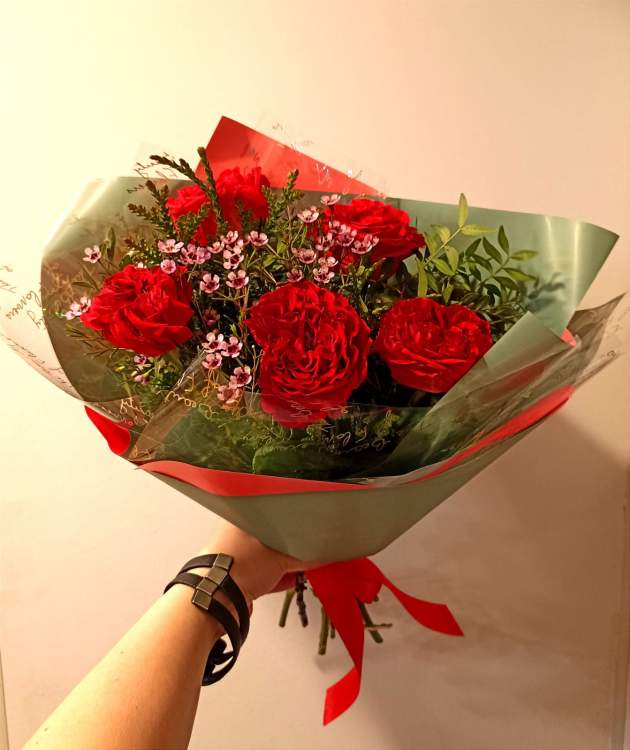 Купить Букет "Цветы зимой". в интернет-магазине Праздник цветов и подарков с доставкой по Хабаровску недорого.