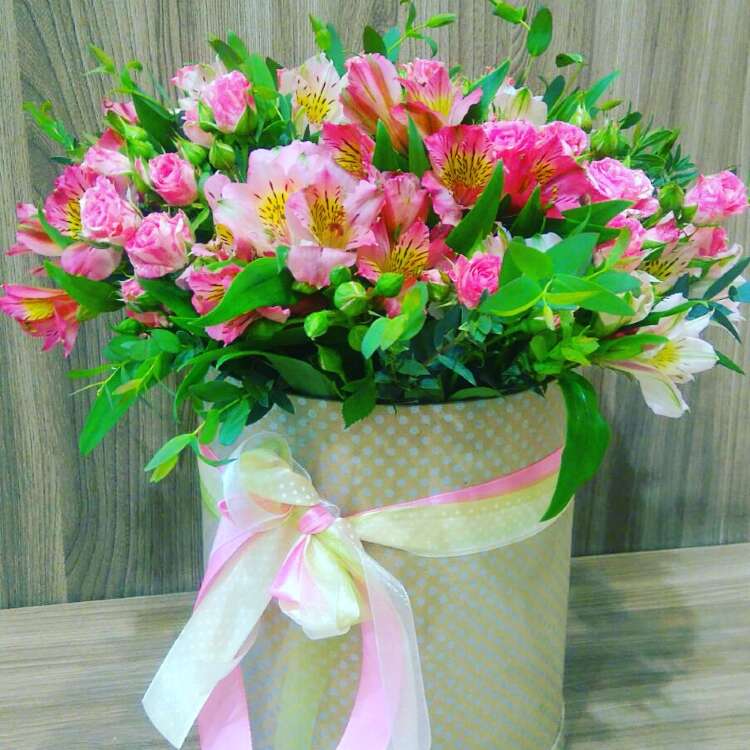 Купить шляпная коробка "Утро". в интернет-магазине Праздник цветов и подарков с доставкой по Хабаровску недорого.