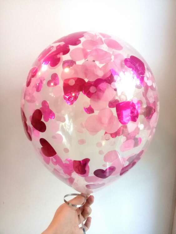 Купить шар с конфетти 2 в интернет-магазине Праздник цветов и подарков с доставкой по Хабаровску недорого.