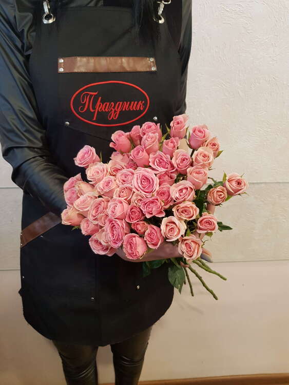 Купить Кустовые розы (розовые). в интернет-магазине Праздник цветов и подарков с доставкой по Хабаровску недорого.